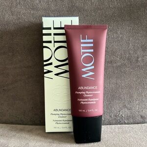 MOTIF ABUNDANCE PLUMPING PHYTOCERAMIDE CLEANSER